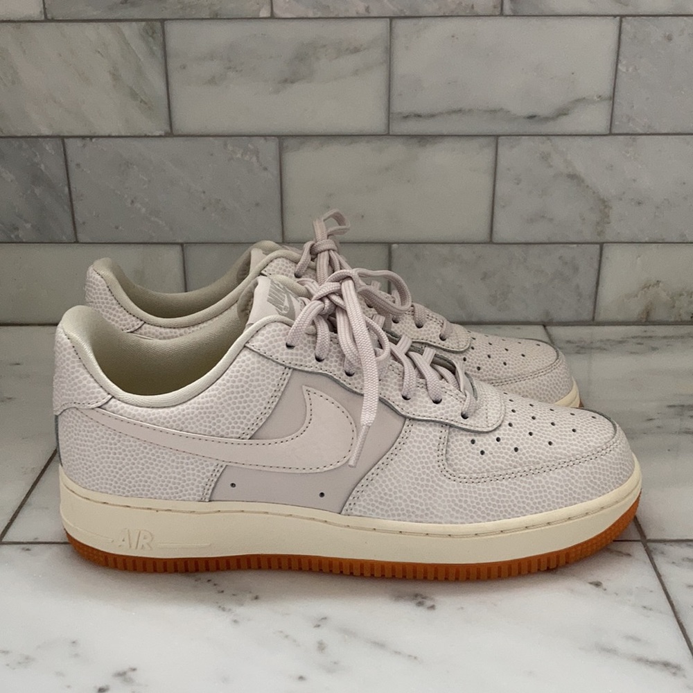Nike Air Force 1 ‘07 Seasonal Sneakers - Picture 8 of 16